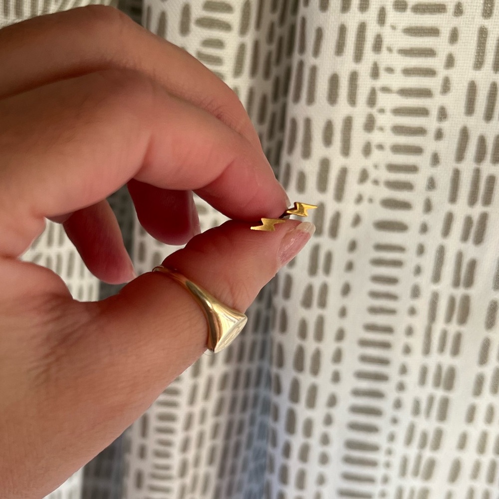 14k Lighting Piercing - Picture 3 of 5